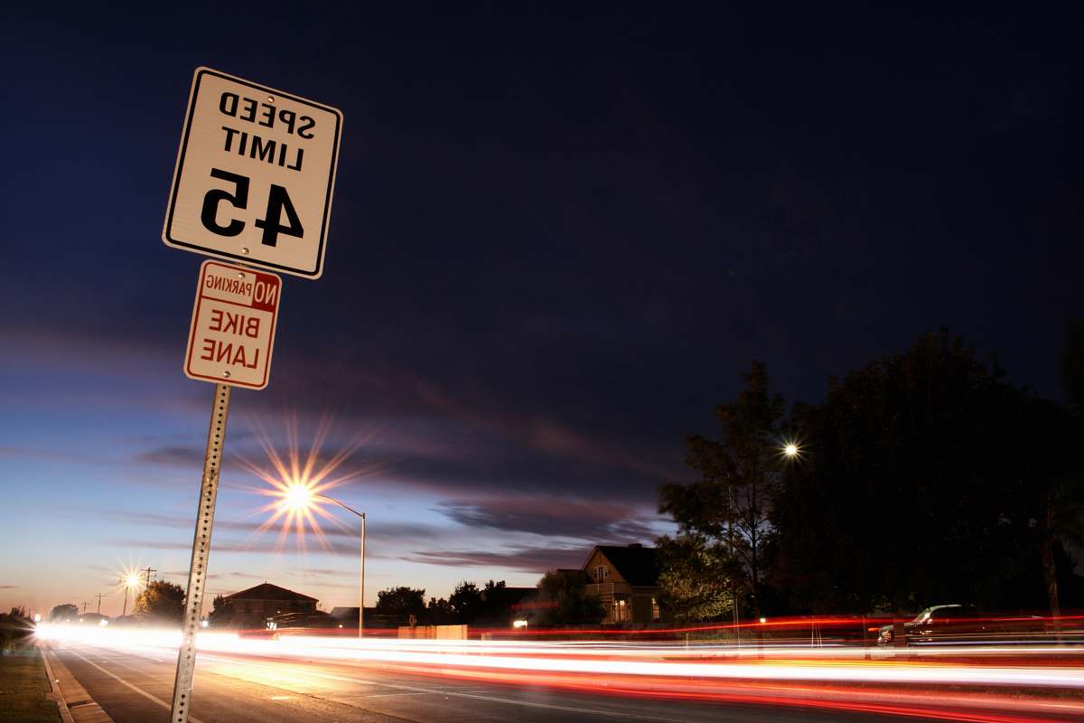 road time lapse photography of speed light signage beside road los banos
