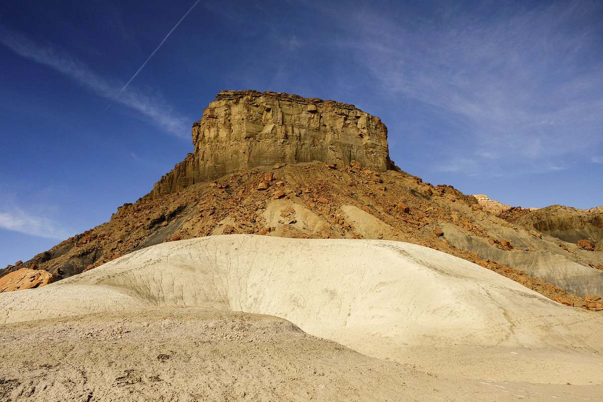 mesa brown mountain during daytime desert