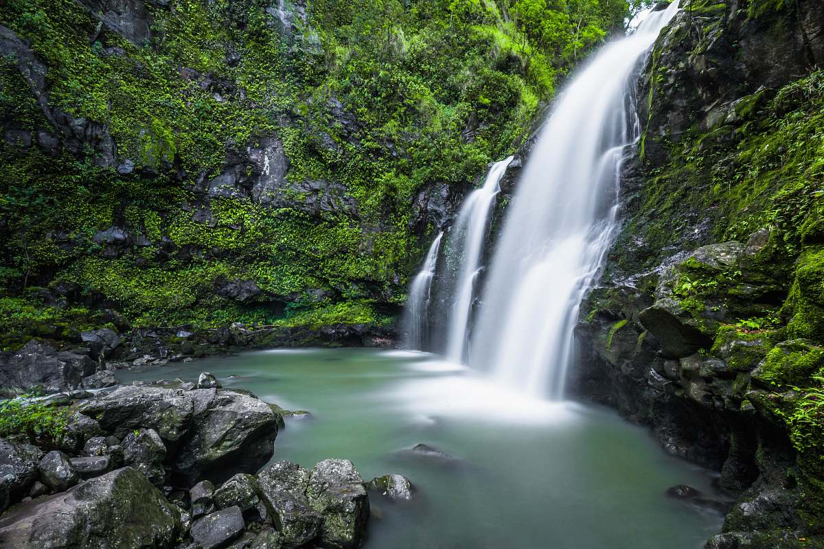waterfall shallow focus photography of water falls river