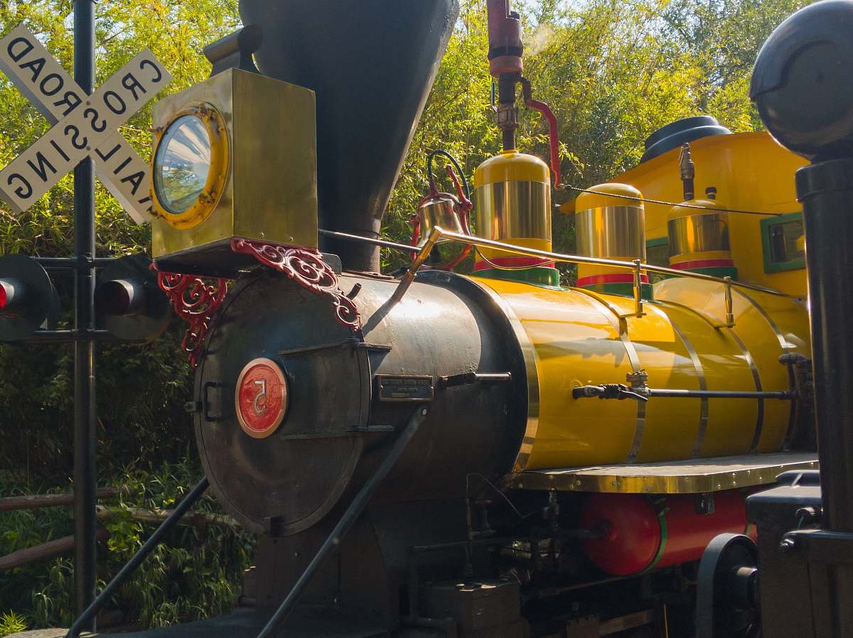 vehicle black and yellow locomotive train locomotive