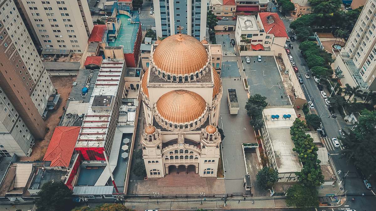building aerial photography of beige and white concrete building dome