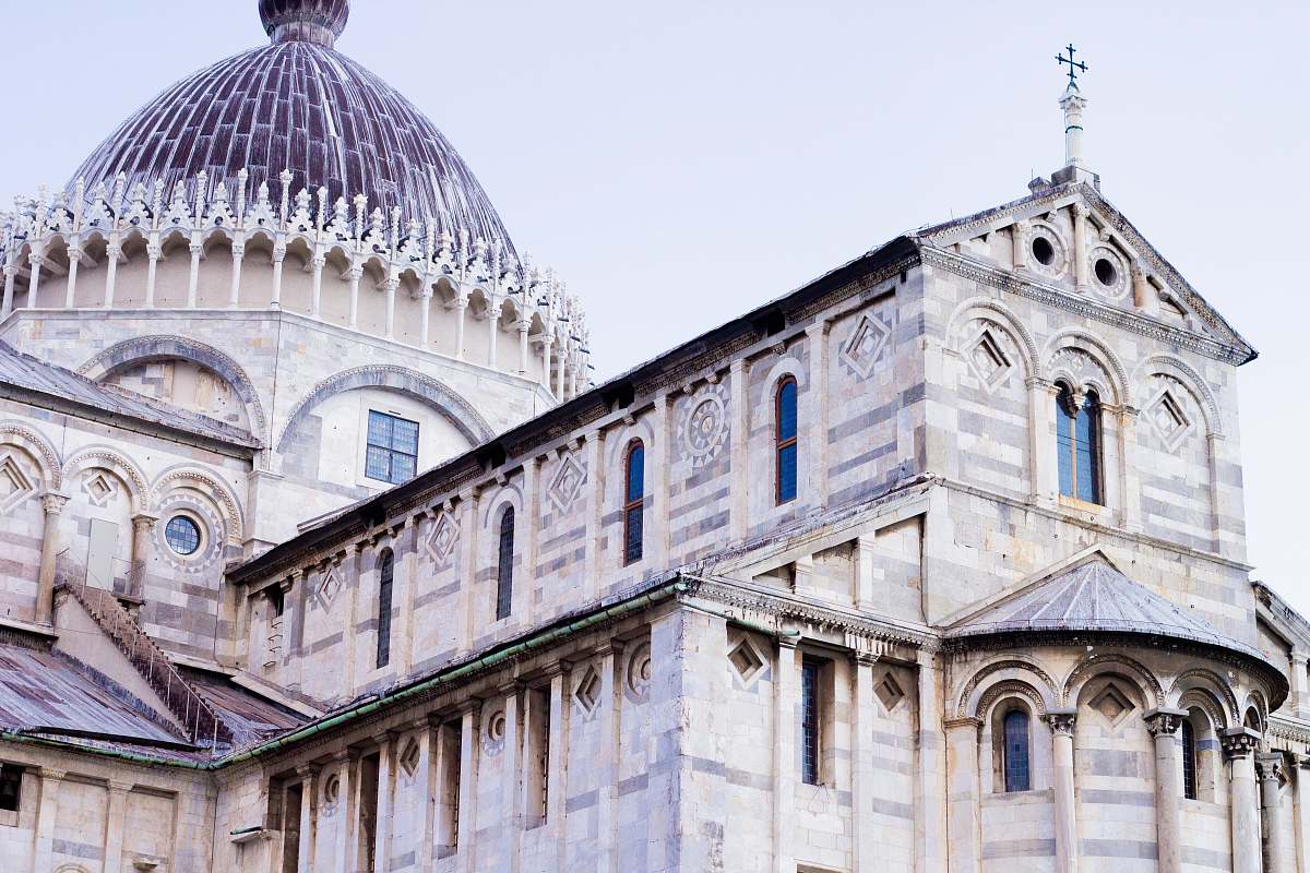 building architectural photography of brown and white cathedral dome