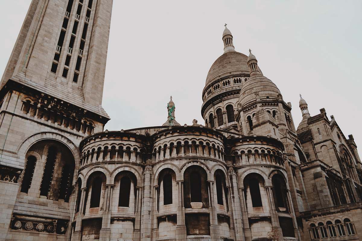 building architectural photography of brown concrete monument dome