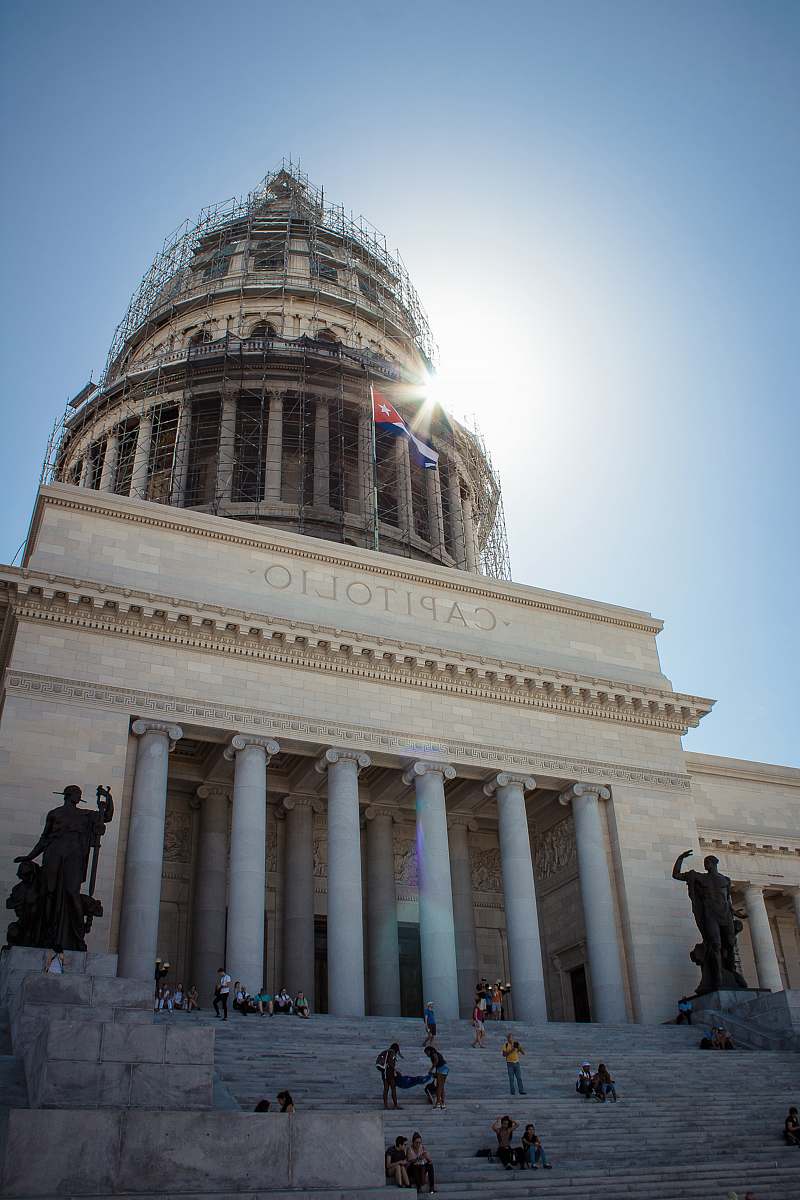 building beige and brown concrete Capitolio building dome