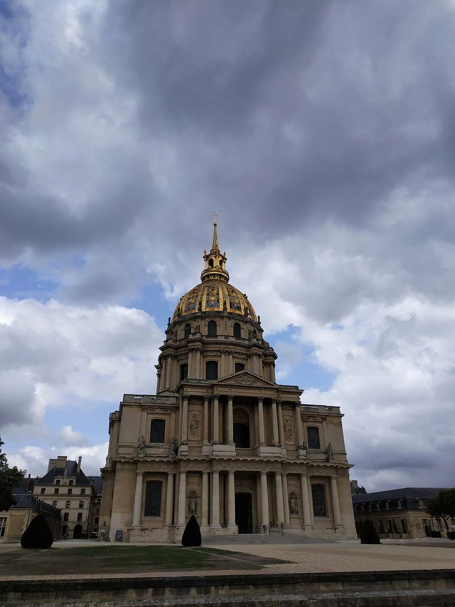 building brown and beige building dome
