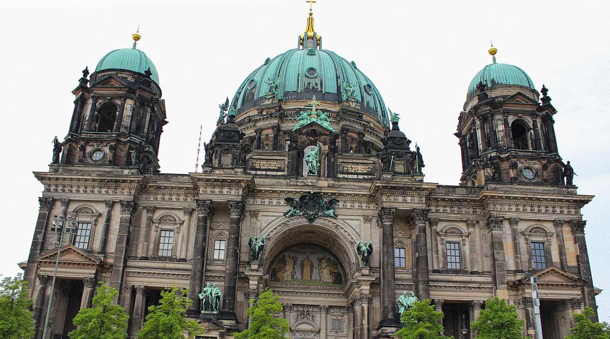 building brown and black cathedral dome