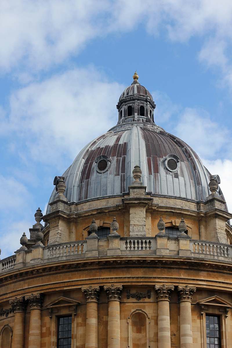 building brown and gray dome building under white clouds and blue sky dome