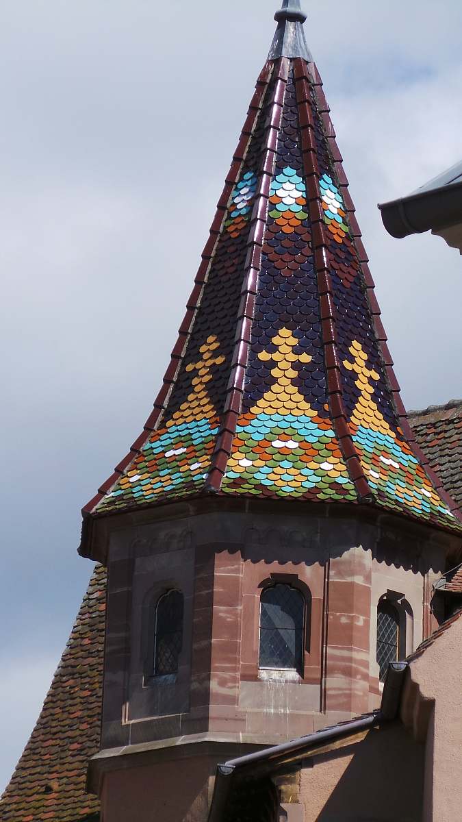 building brown and multicolored concrete tower spire