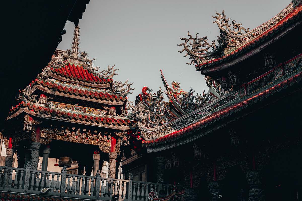 building brown and red Chinese castle temple