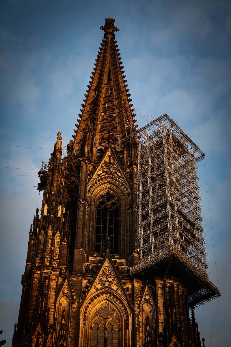 building brown concrete cathedral during daytime spire