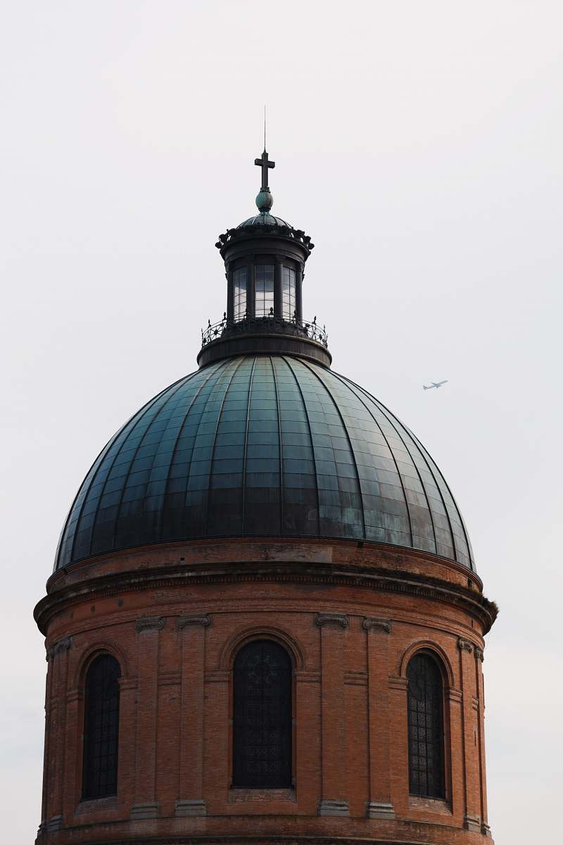 building brown dome building at daytime dome
