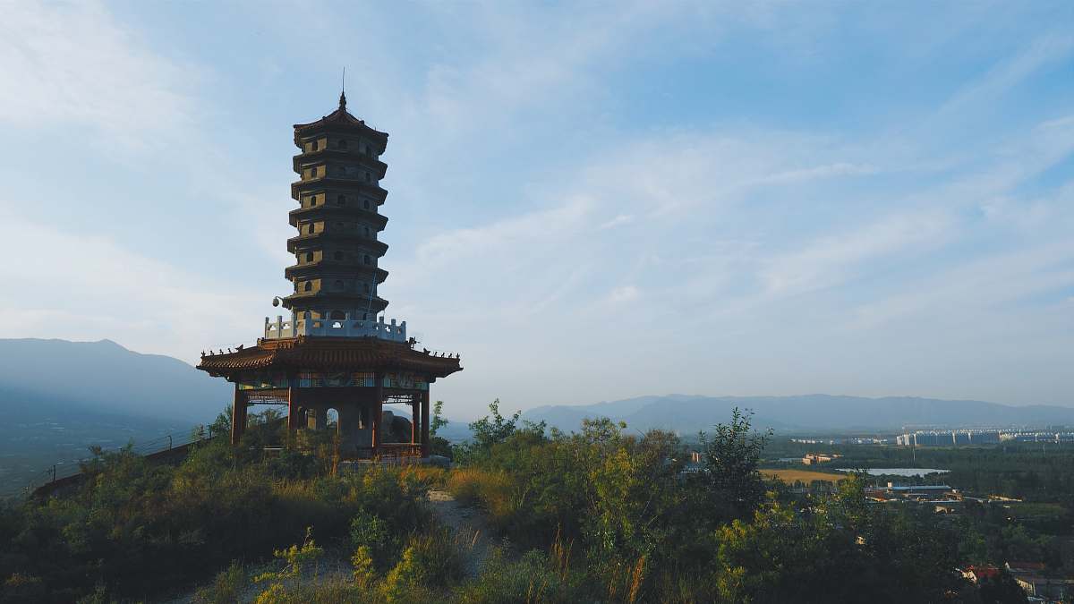 building brown temple near mountains during daytime temple