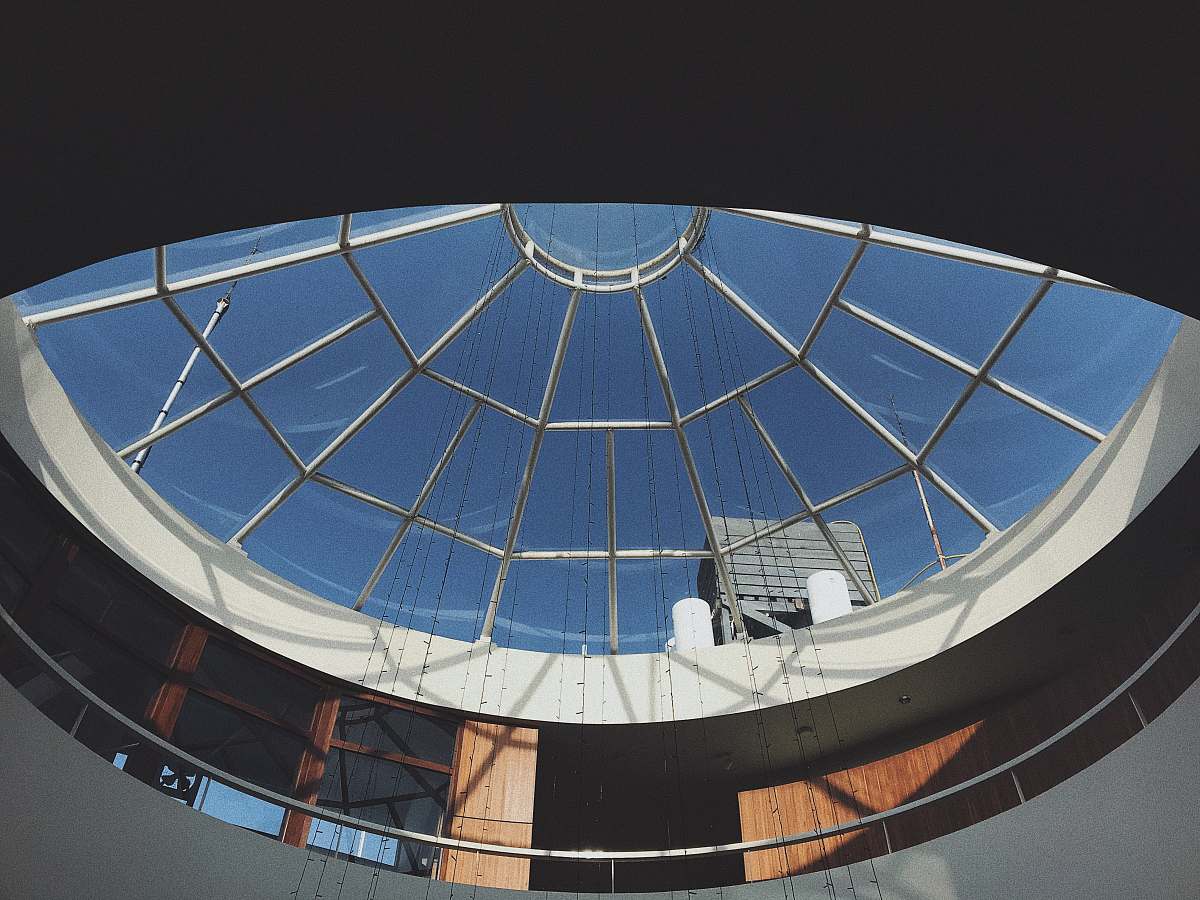 building clear glass ceiling window