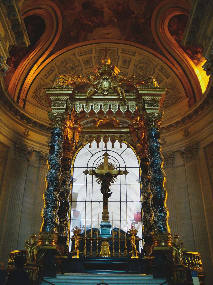 building crucifix altar