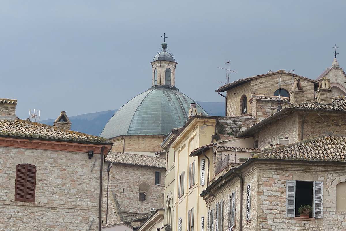 building dome cathedral at daytime dome