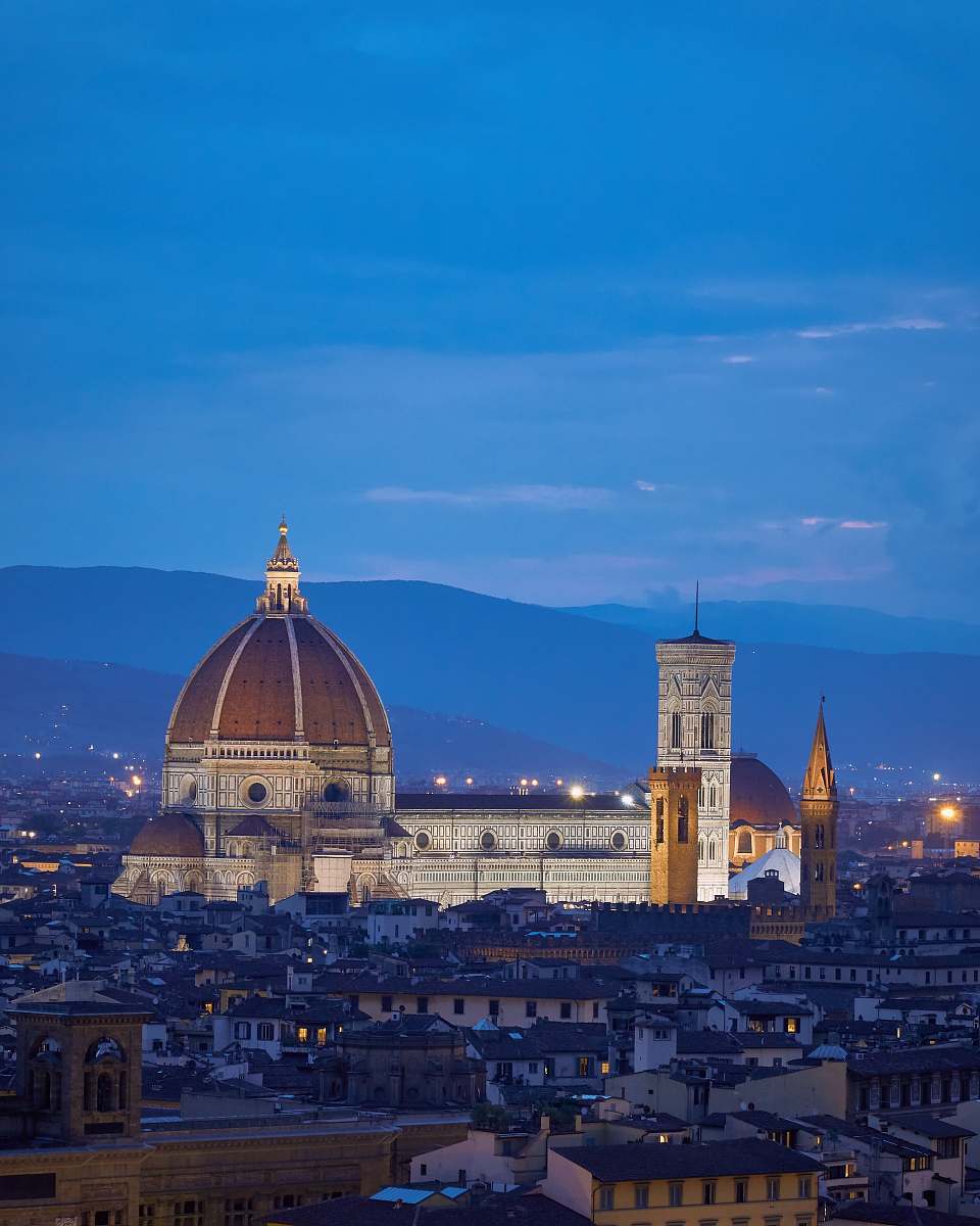 building Florence cathedral during night dome