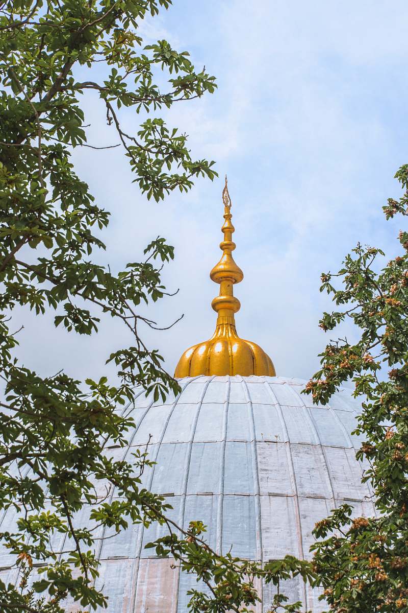 building gold dome building during daytime dome