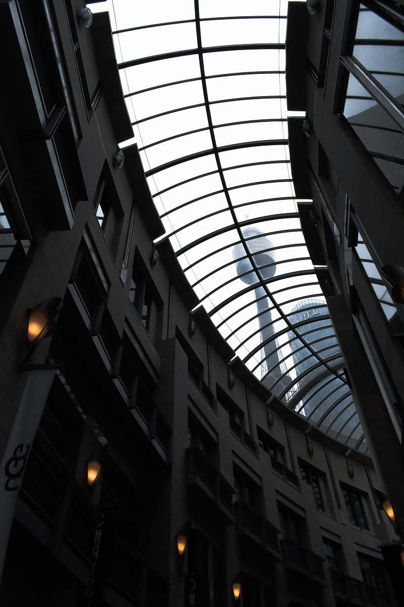 building gray and black concrete building during daytime window