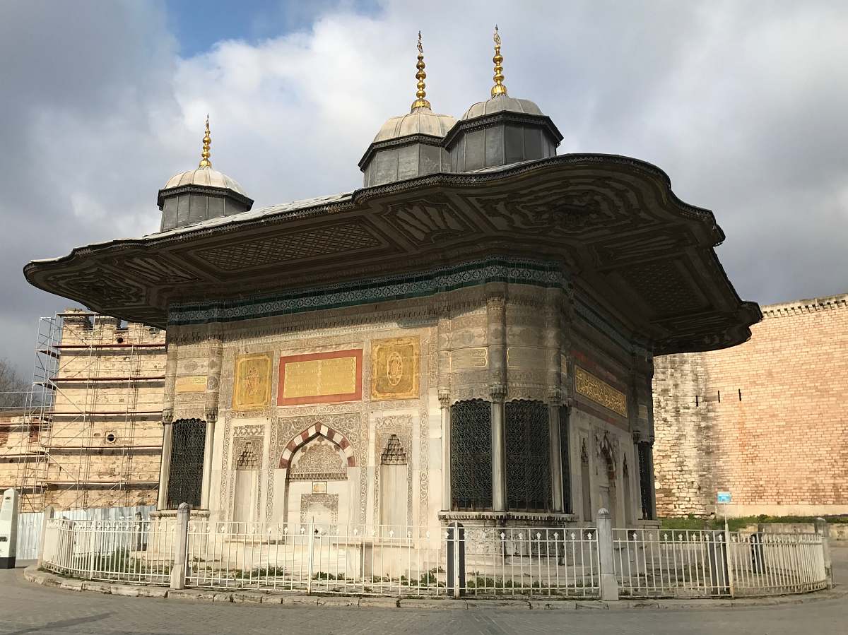 building gray and yellow concrete building dome