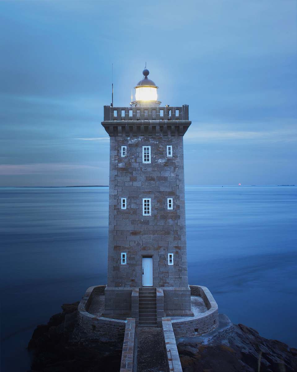 building gray concrete lighthouse lighthouse