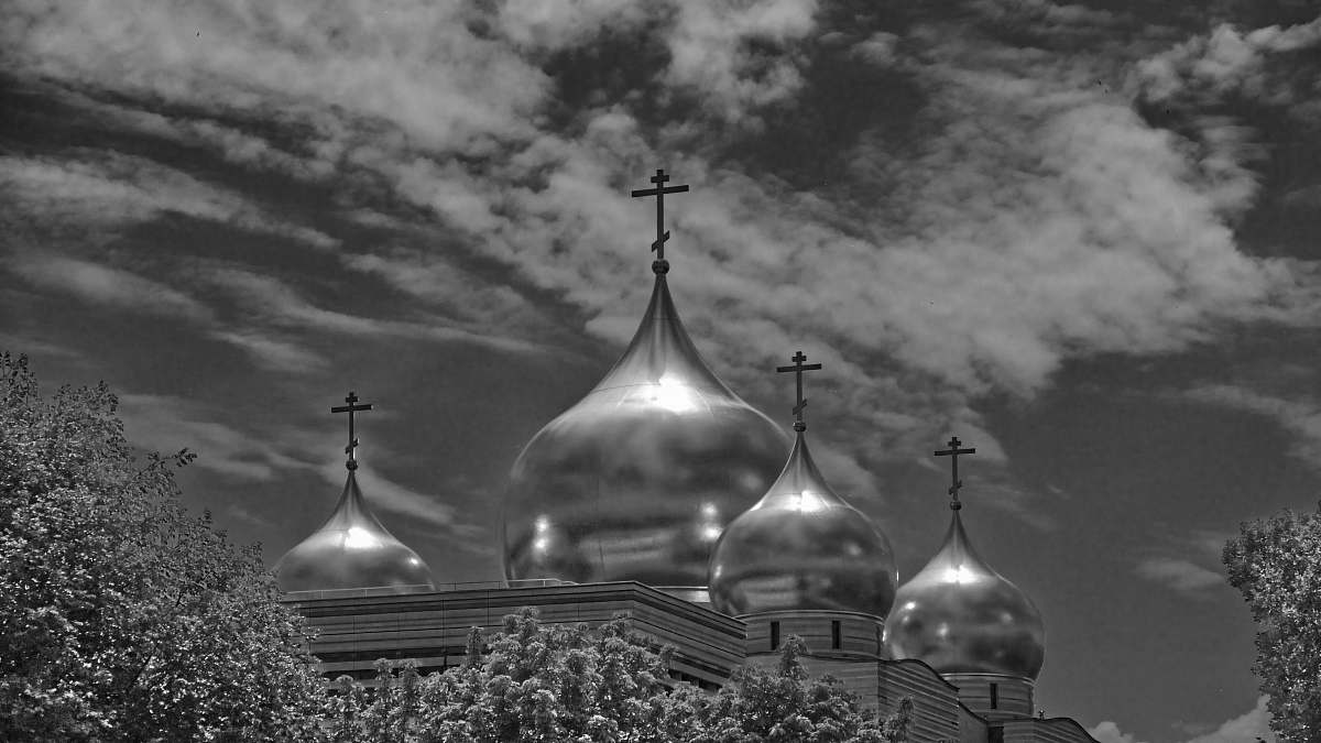 building grayscale photo of mosque black-and-white