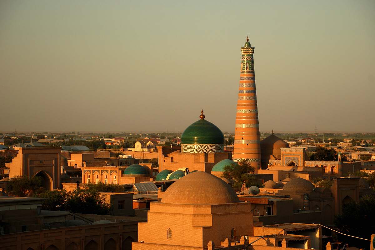 building green mosque at daytime dome