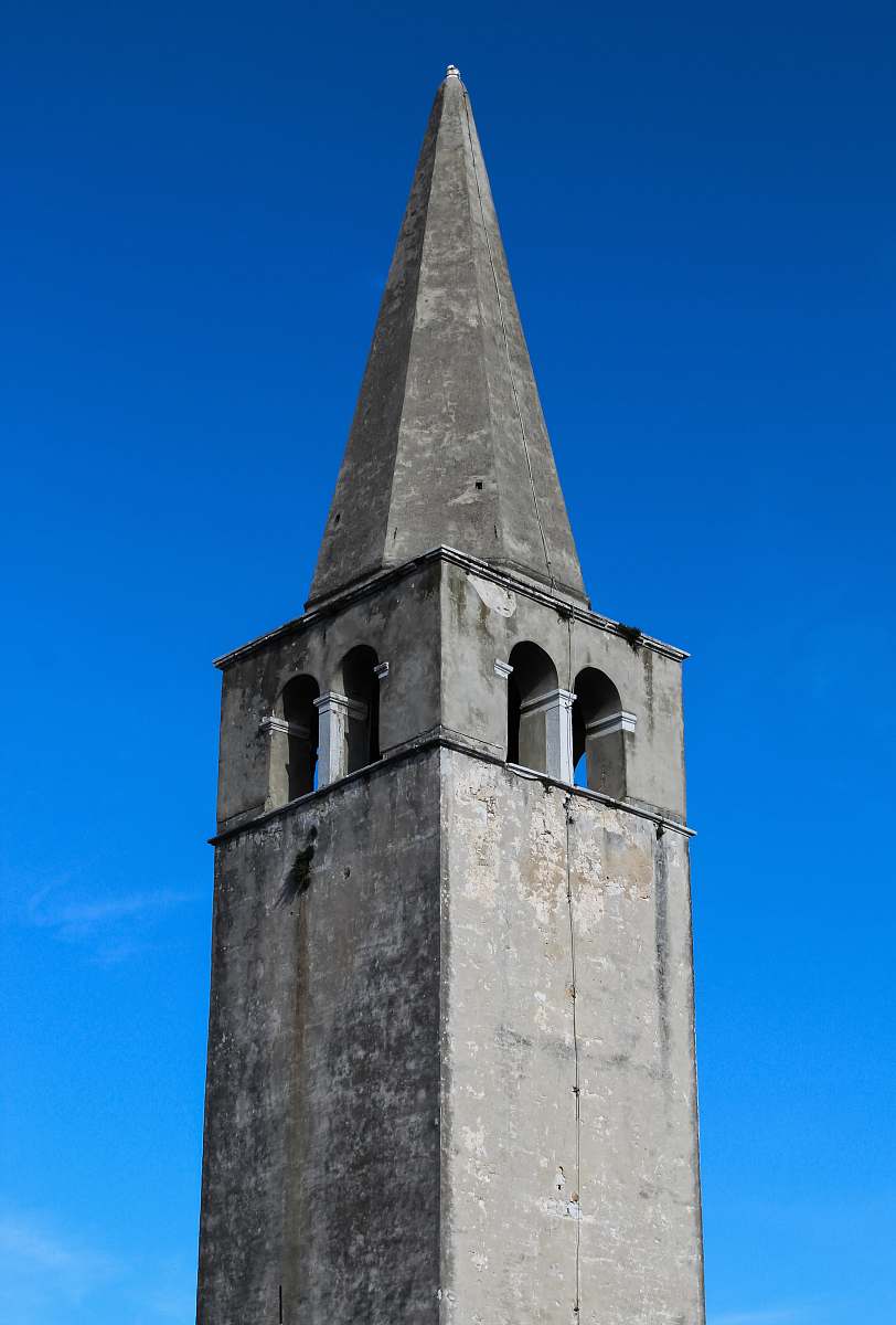 building grey concrete tower during daytime tower