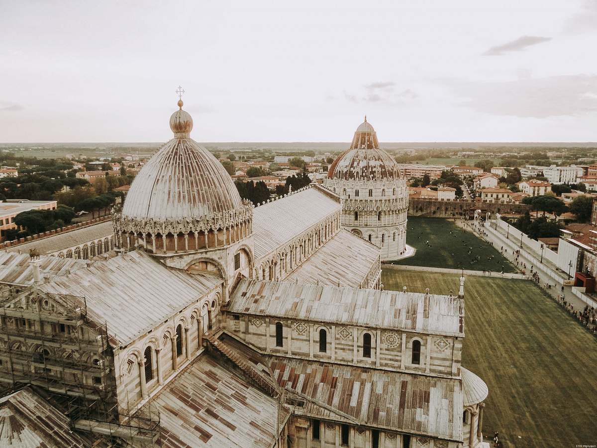 building high-angle photo of white and brown concrete mosque dome
