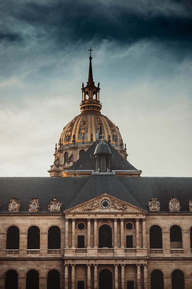 building Hôtel des Invalides during daytime dome