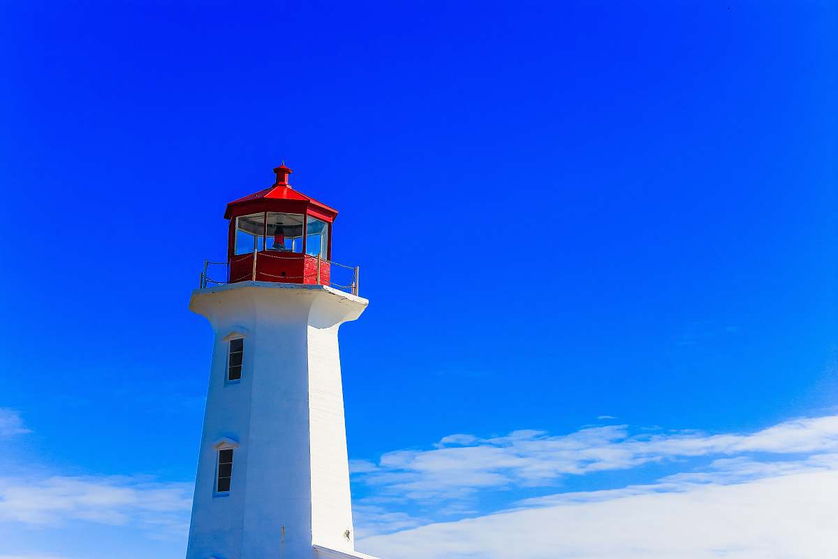 building red and white lighthouse beacon