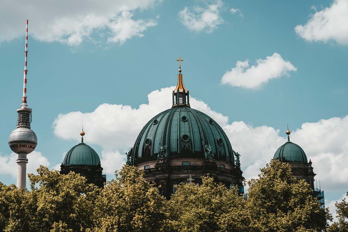 building Saint Basil's cathedral dome