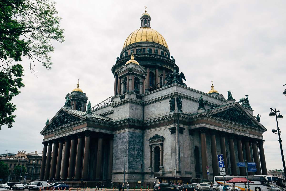 building Saint Isaac's Cathedral in Saint Petersburg, Russia under white sky dome