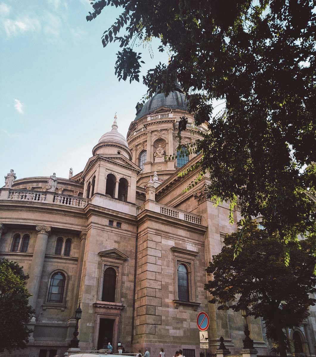 building selective focus photography of brown concrete building dome
