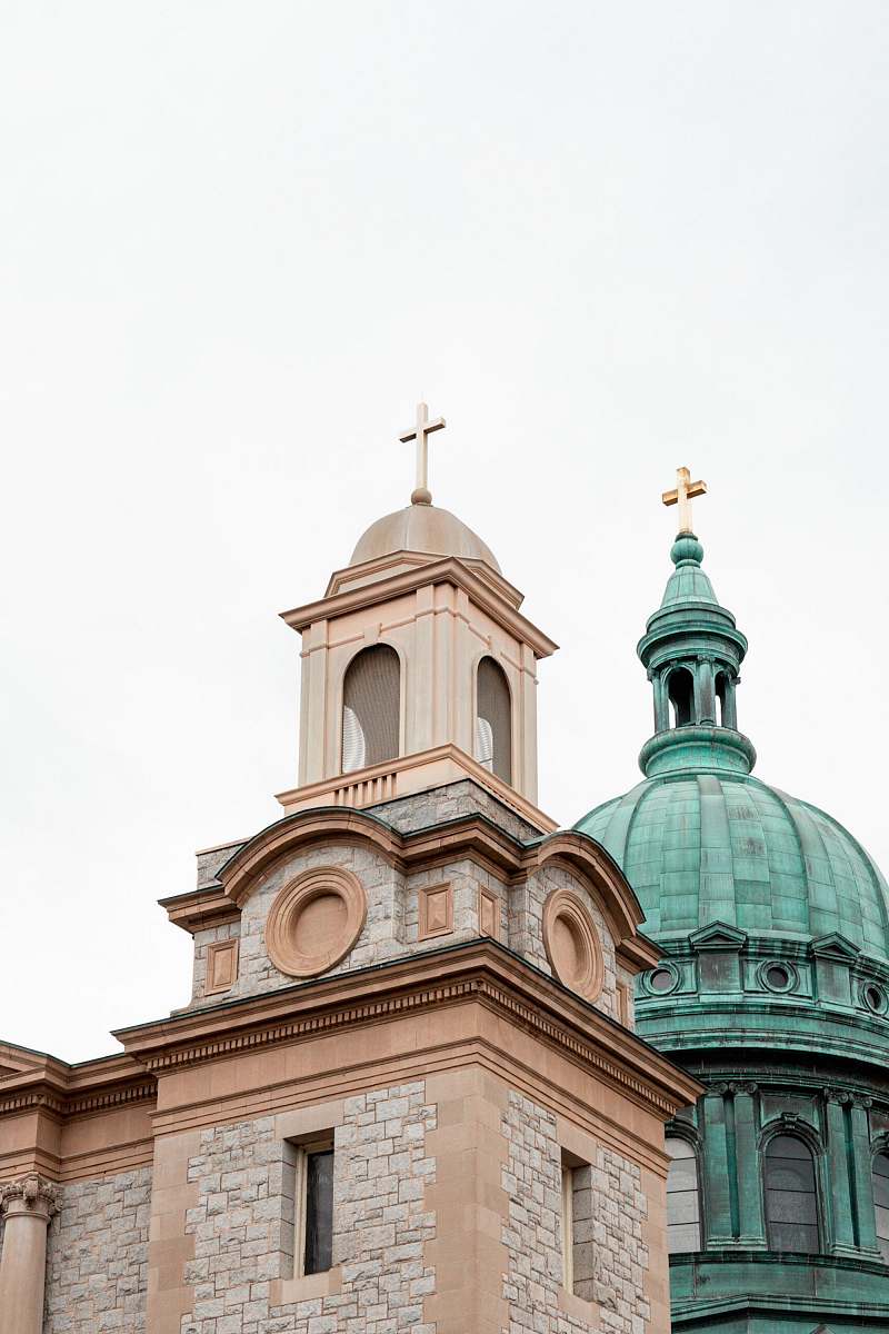 building shallow focus photo of brown building dome