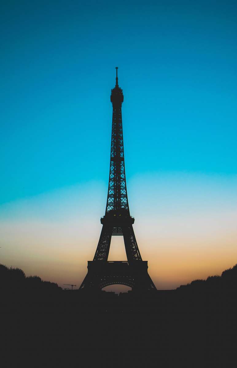 building silhouette of Eiffel tower tower