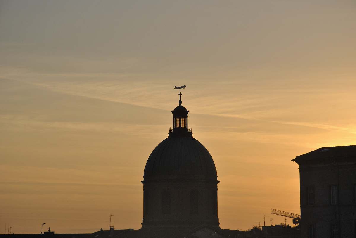 building silhouette photo of cathedral dome