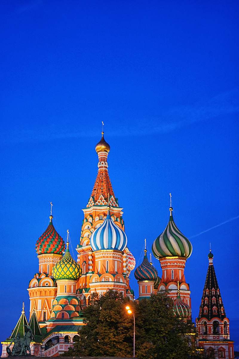 building St Basil's Cathedral dome