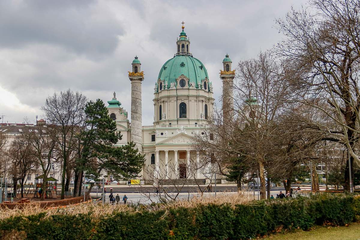 building St. Charle's Church during daytime dome