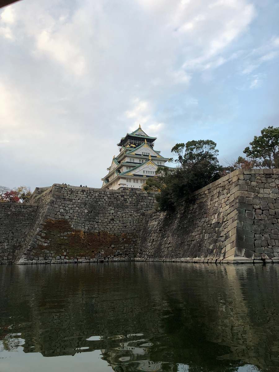 building temple on cliff castle