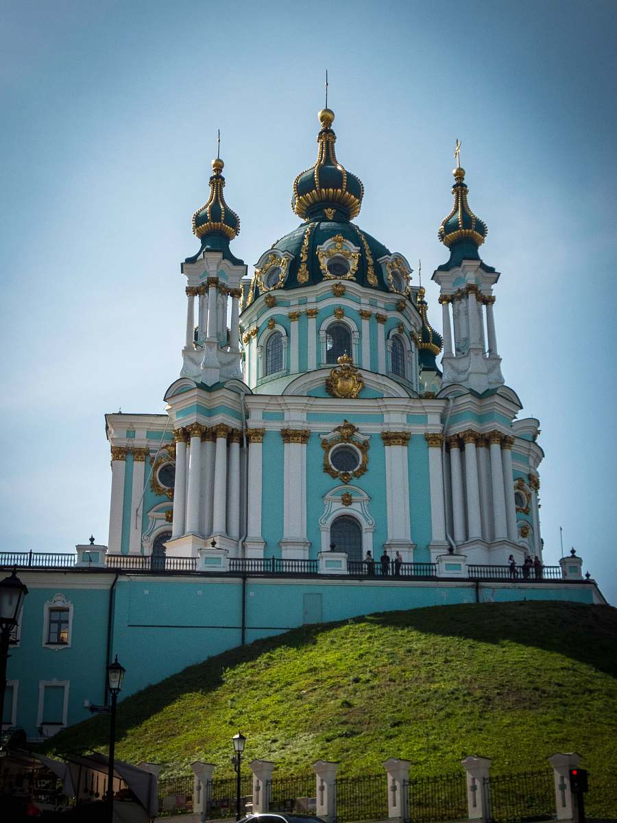 building white and blye temple dome