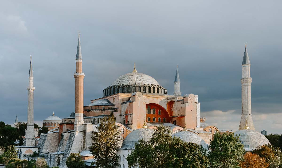 building white and brown mosque dome