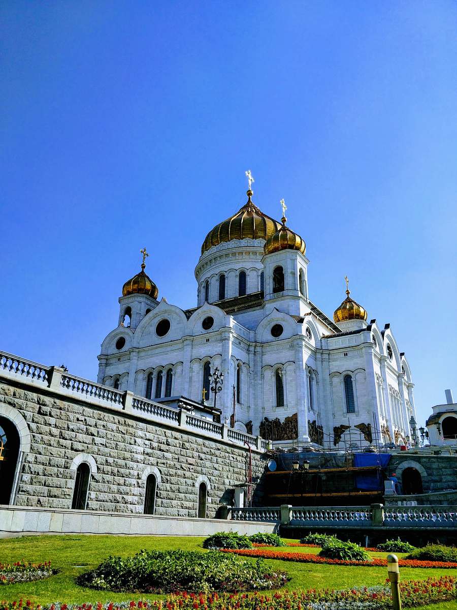building white and golden dome building during daytime dome