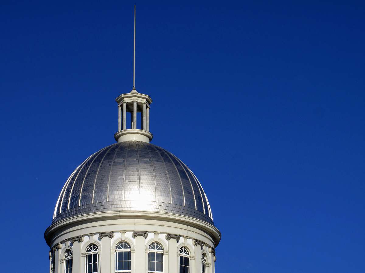 building white and gray concrete building close-up photography dome