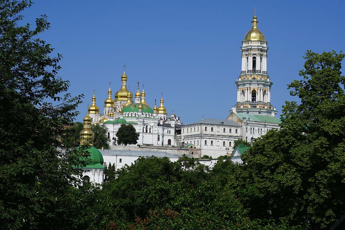 building white and green concrete church dome