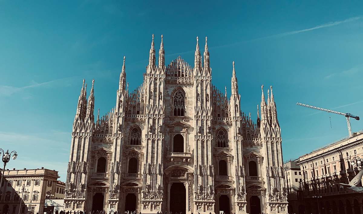 building white castle under blue sky cathedral