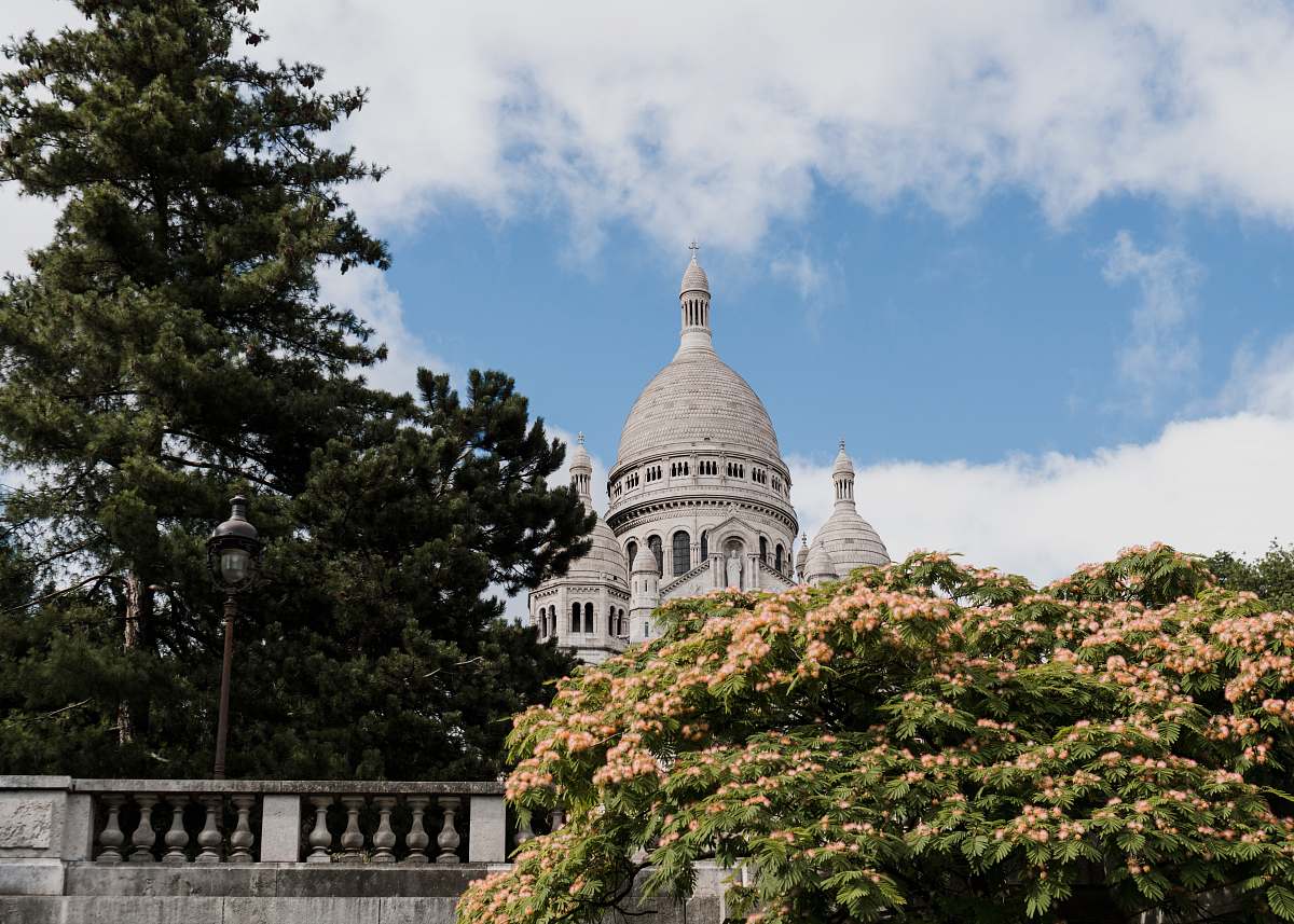 building white concrete building dome