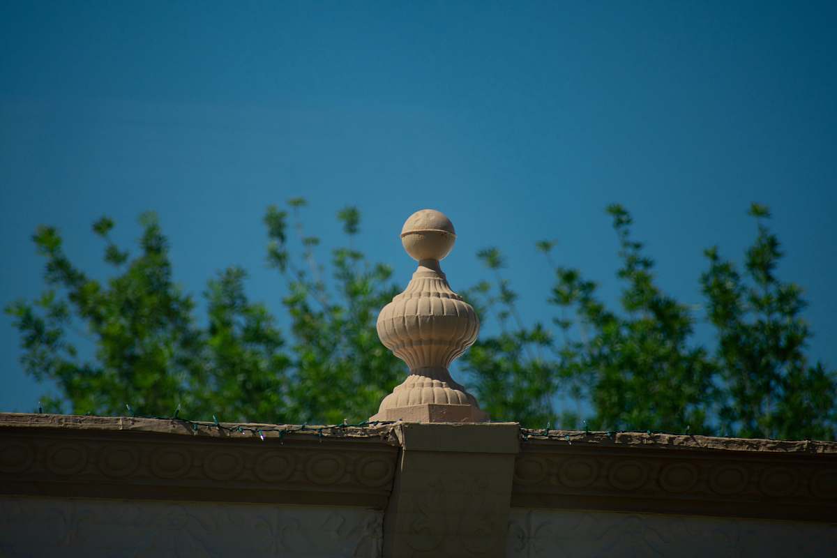 building white concrete decor during daytime dome