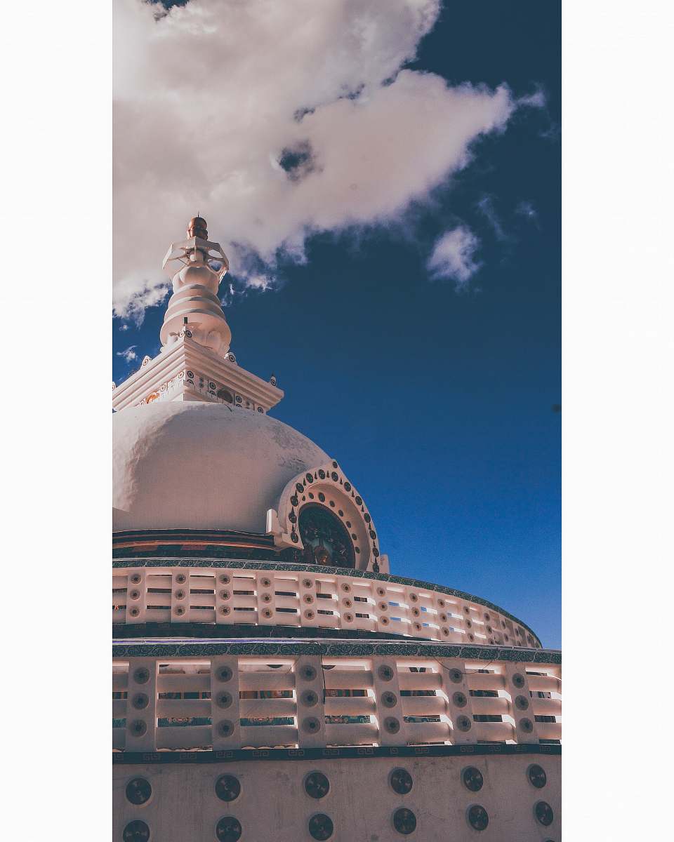building white dome building under blue and white skies during daytime dome