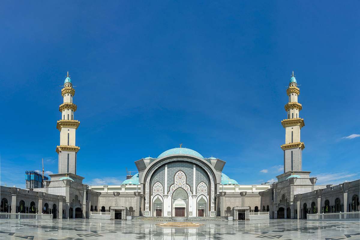 building white mosque during daytiem dome