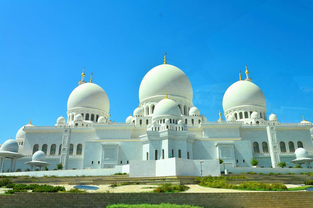 building white mosque during daytime dome